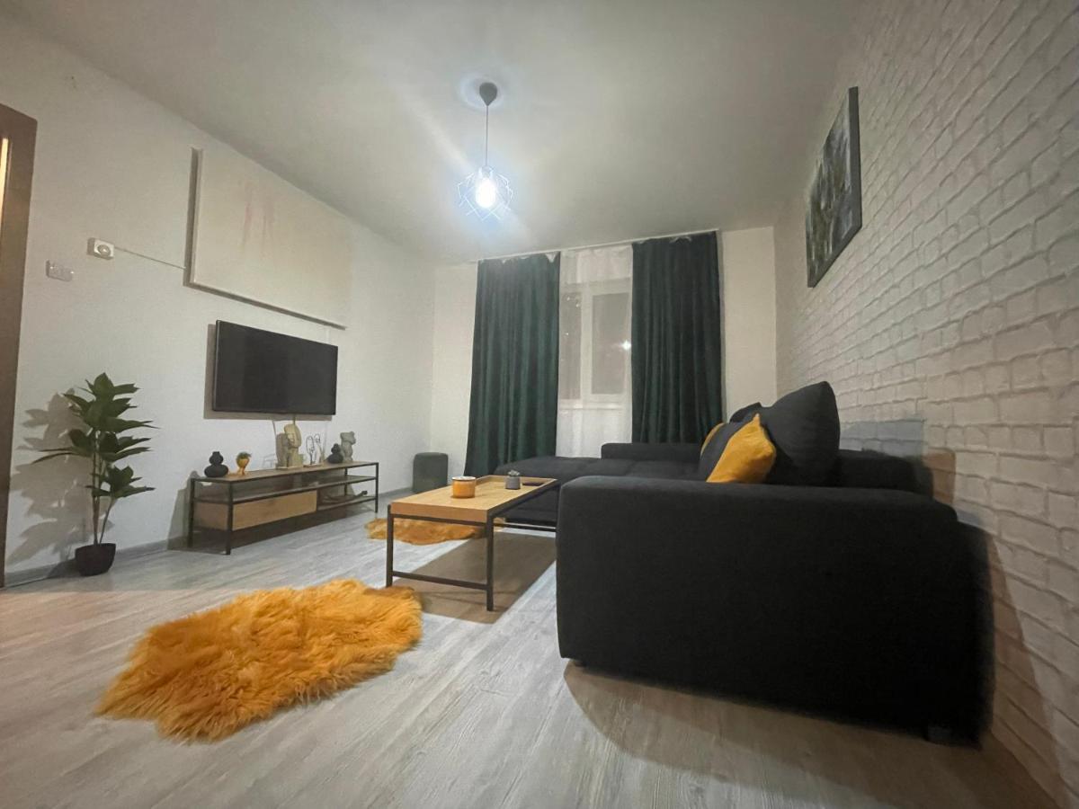 Londof Apartments- New Center Braşov Buitenkant foto